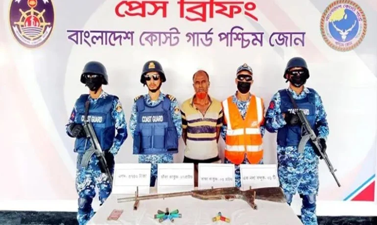 সুন্দরবনে কোস্ট গার্ডের অভিযানে ‘দুলাভাই বাহিনীর’ সদস্য গ্রেপ্তার